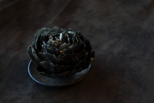 Handmade Gilded Peony Scented Wabi sabi Candle – Minimalist Design, Unique Wilting Petal Effect
