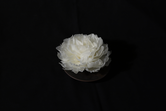 Handmade White Peony Flower Candle – Minimalist Design, Unique Petal Wilting Effect